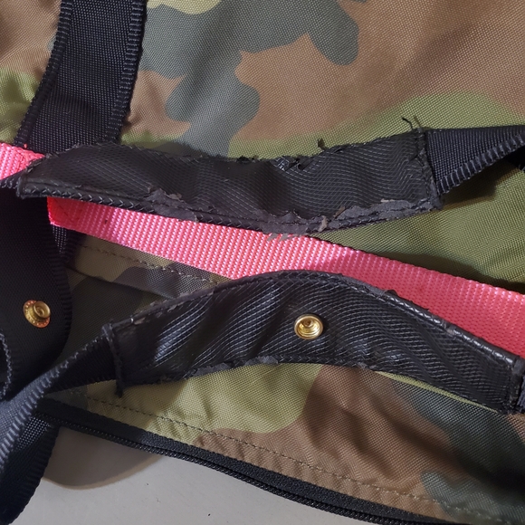 Anthropologie Andi Camo Bag Hot Pink Accents Y2k Trendy Camo Tote Gorpcore - Picture 8 of 9